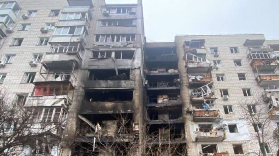 Оккупанты ударили по жилой многоэтажке