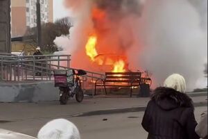 Автомобиль полностью сгорел