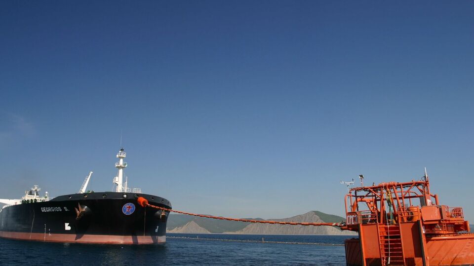 Работает только один швартовый пункт, указывает Reuters