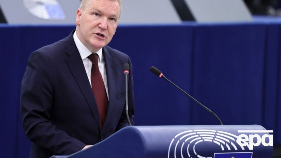 Макграт подчеркнул, что ЕС будет настаивать на ответственности РФ за военные преступления, совершенные в Украине