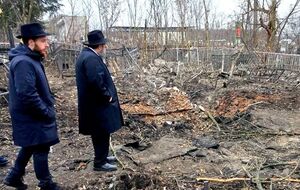 Из-за обстрела повреждения получили десятки могил