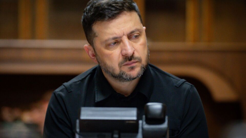 Зеленский: Войну нужно заканчивать достойно