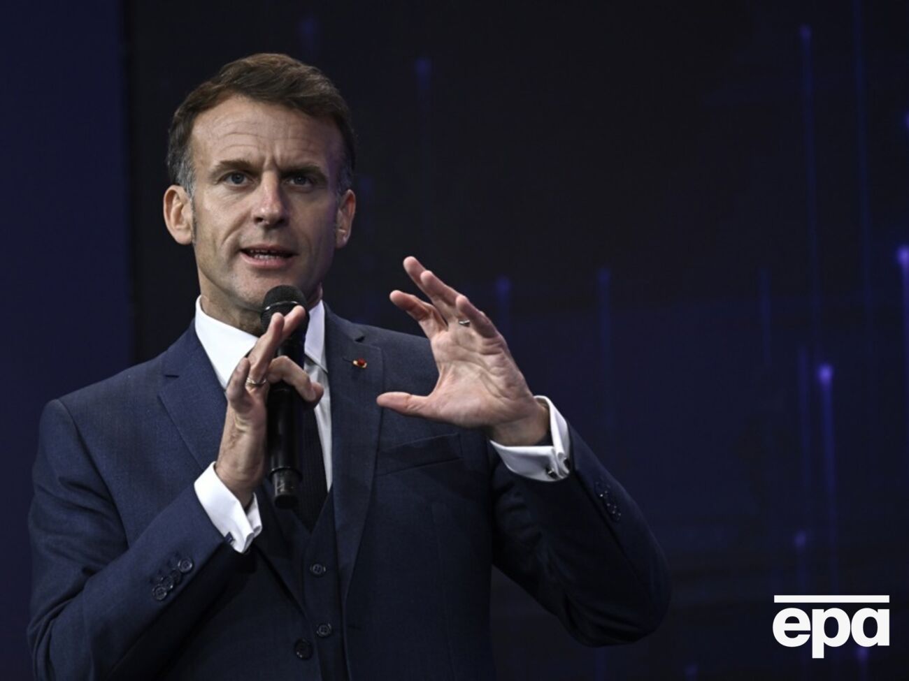 Макрон прокоментував корупційний скандал в Україні