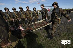 Російські військові в перехопленій розмові докладно обговорювали "особливості" евакуації поранених