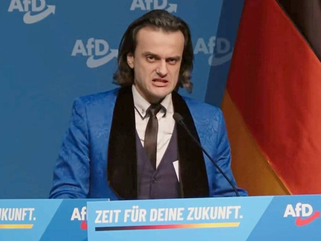 Айхвальд, який нещодавно став членом AfD, виступив на молодіжному з'їзді партії в манері, схожій на стиль Гітлера