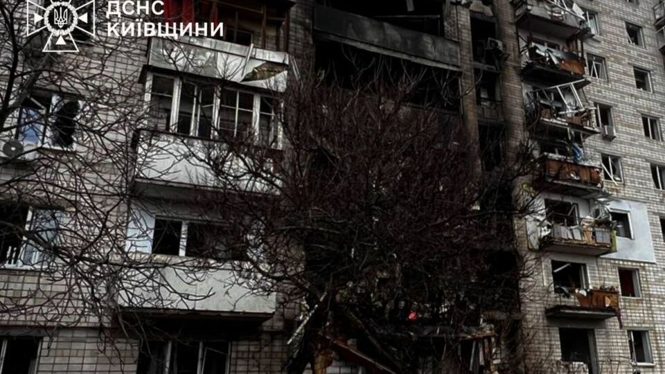 Эвакуироваться из охваченного огнем дома можно только по лестнице и ни в коем случае не пользоваться лифтом