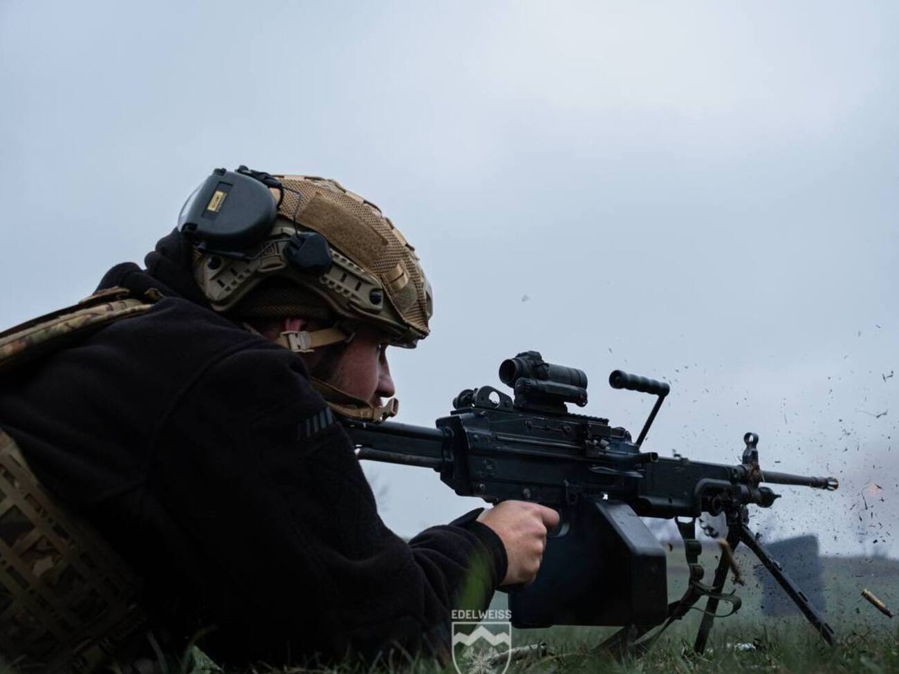 Украинские защитники уничтожают врага при попытках установить флаги в городской застройке Северска