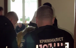 На місці трагедії працювали слідчі, криміналісти й оперативники разом із судово-медичним експертом