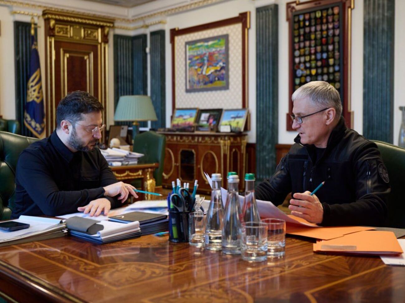 Зеленский говорил с Иващенко в своем кабинете