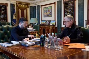 Зеленский говорил с Иващенко в своем кабинете