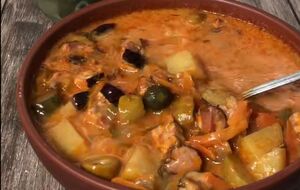 Кулінар запевняє, що це дуже легкий рецепт солянки