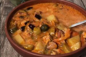 Кулинар уверяет, что это очень легкий рецепт солянки