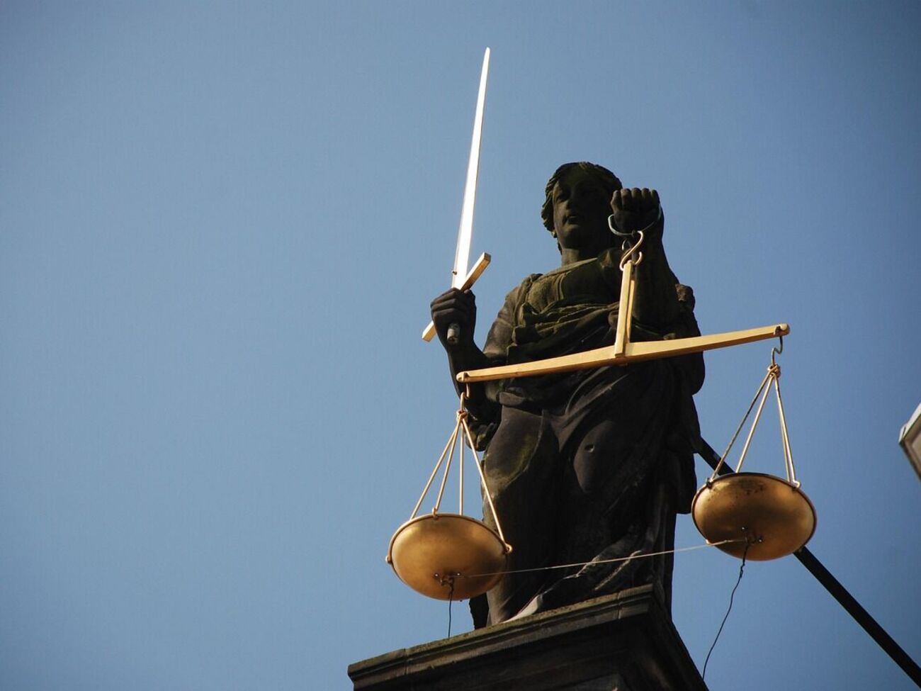 Все отклоненные судами иски подали в Киеве, отметил сервис