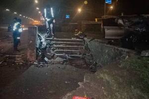 Авария произошла примерно в полночь, водитель двигался со стороны моста Метро в направлении станции "Выдубичи"