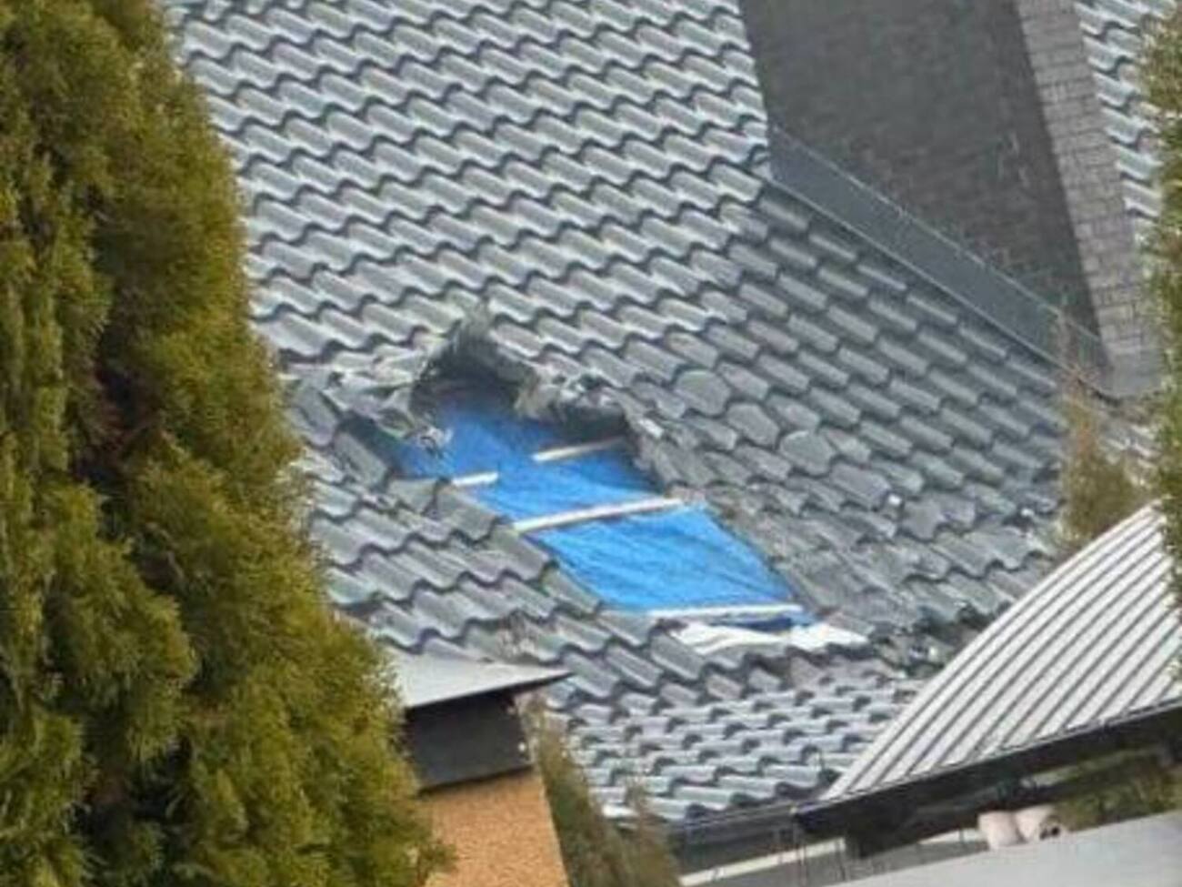 Прокуратура: На другому поверсі будівлі в одній із кімнат утворився наскрізний отвір у стелі