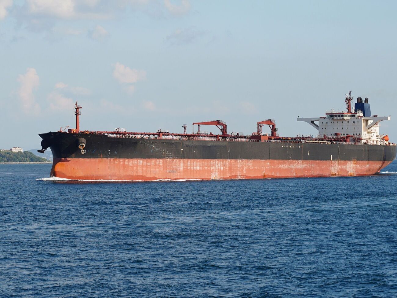 Тривала стоянка танкера викликає занепокоєння в екологів