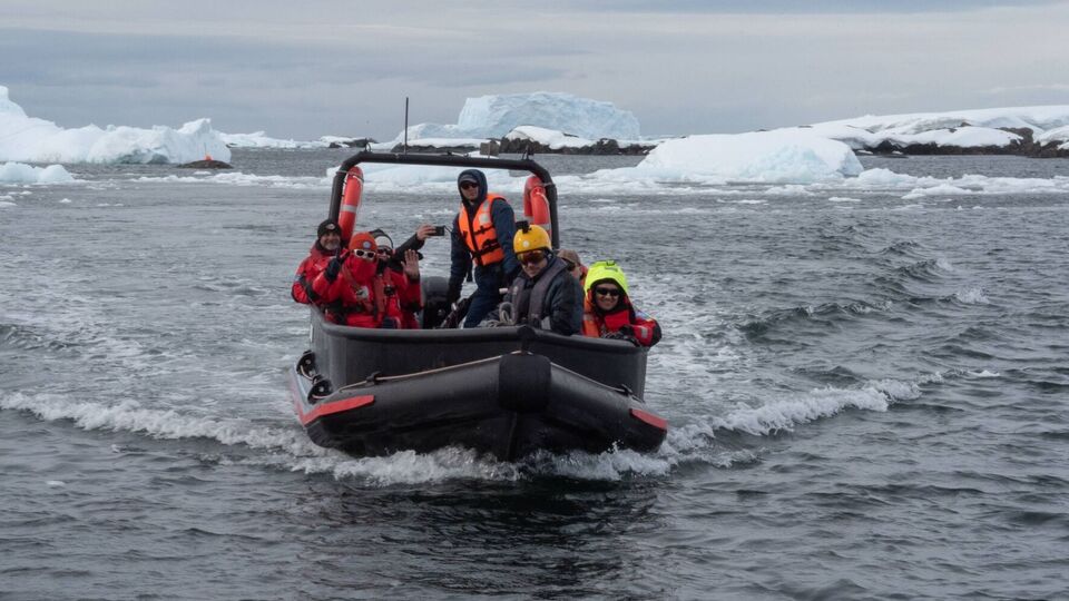 Этой зимой море вокруг "Вернадского" не замерзало