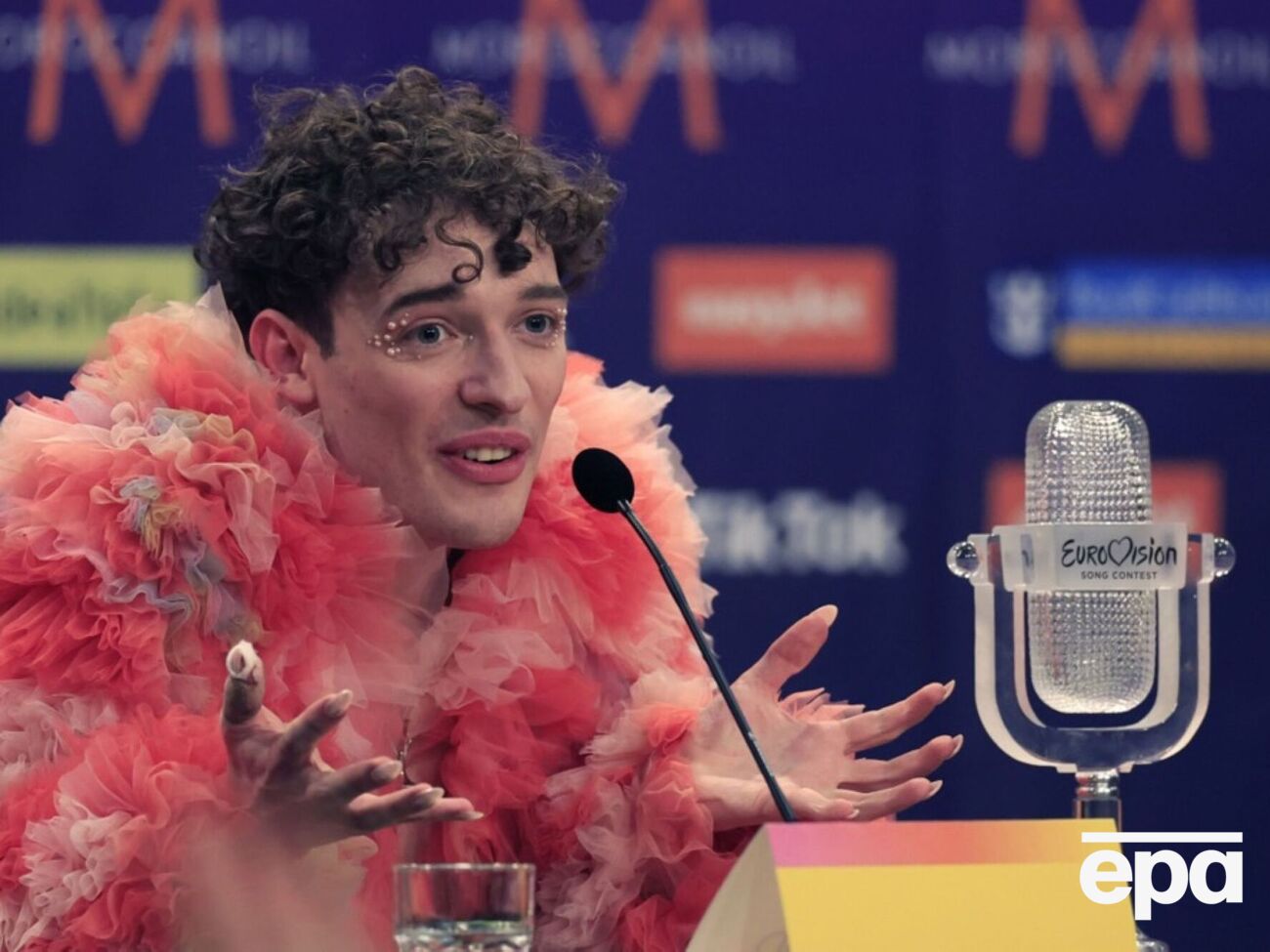 Nemo не считают возможным на фоне скандала вокруг Израиля, чтобы хрустальный микрофон стоял дома на их полке