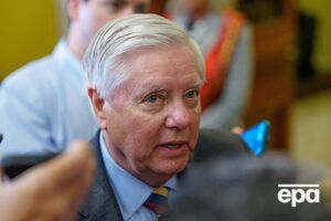 Давно пора положить конец режиму террора Мадуро, отметил Грэм