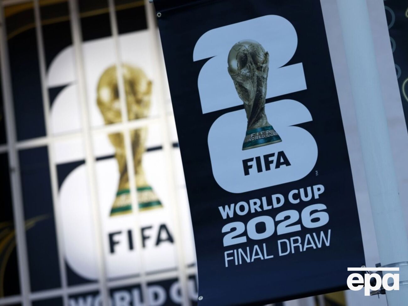 Інцидент став перевіркою FIFA на здатність балансувати між правами спортсменів, культурними нормами й політикою