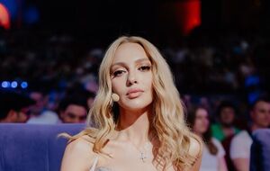 После перевоплощения у Поляковой изменился цвет не только волос, но и глаз