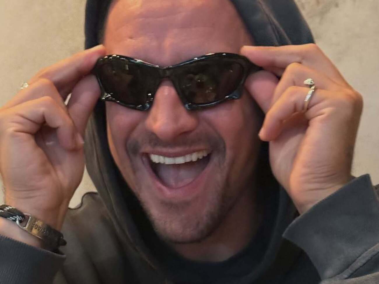 Цимбалюк є головним героєм романтичного шоу