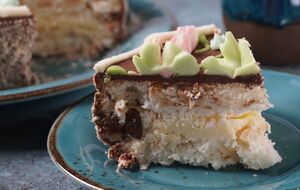 В основе торта – безе