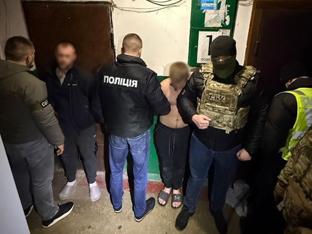 Подозреваемых задержали в съемной квартире в столице и изъяли вещественные доказательства