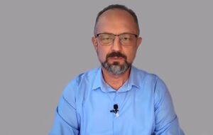 Це те, що штовхає Трампа до активних дій. У нього немає інших мотивів