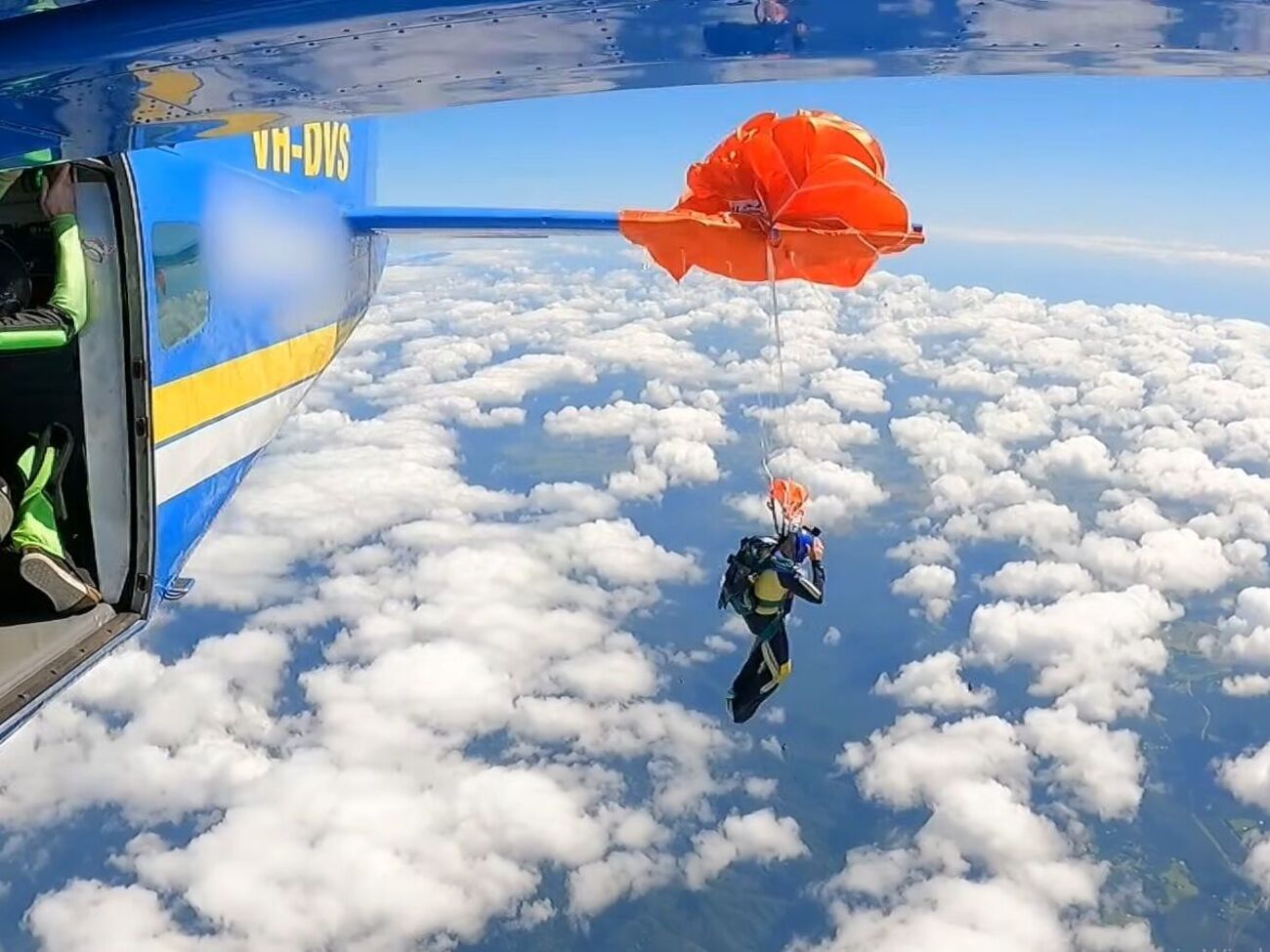 Парашутист у підсумку врятувався