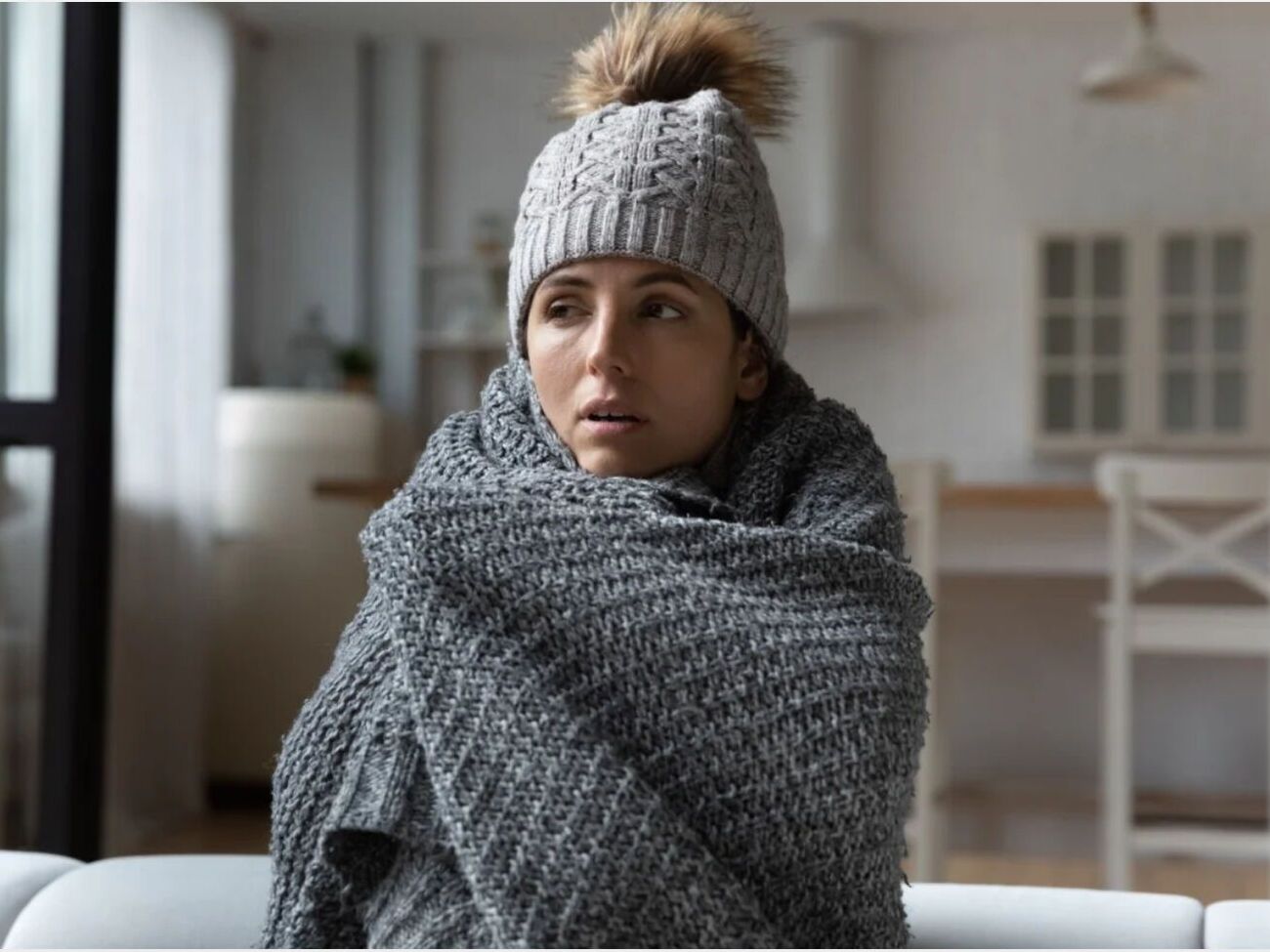 Блогер рекомендует безопасные способы согреться при выключении света