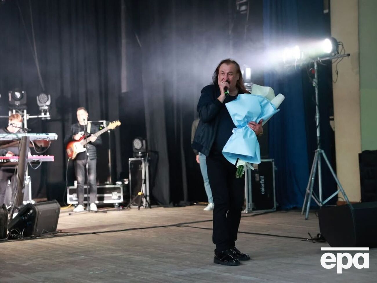 Степан Гіга народився 16 листопада 1959 року