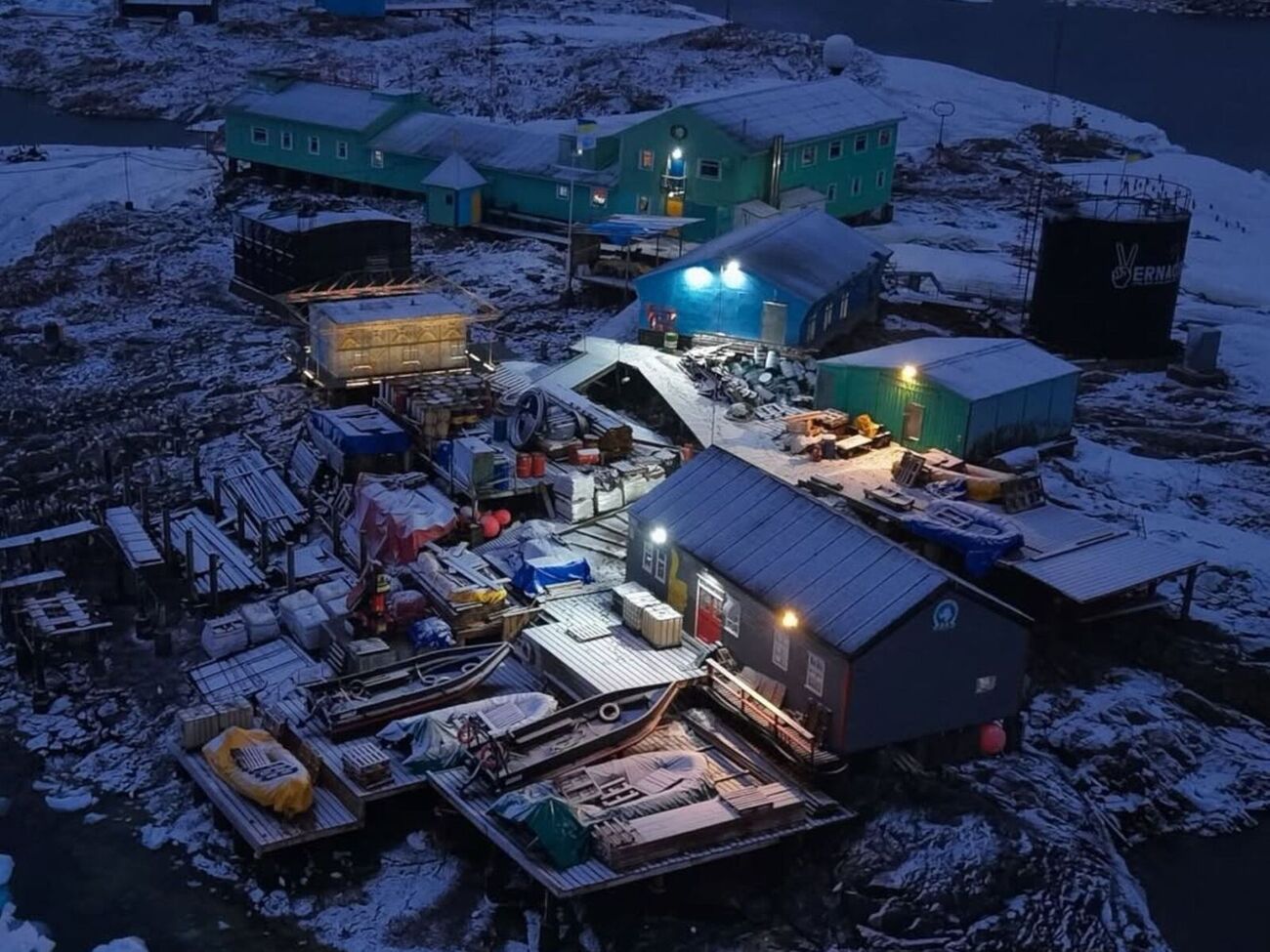 Робота над фільмом тривала шість місяців