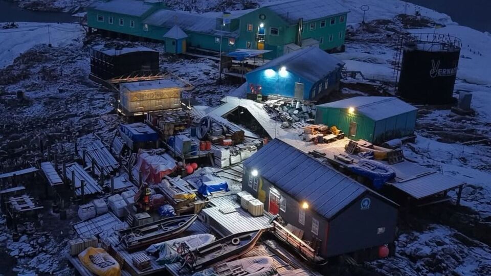 Робота над фільмом тривала шість місяців