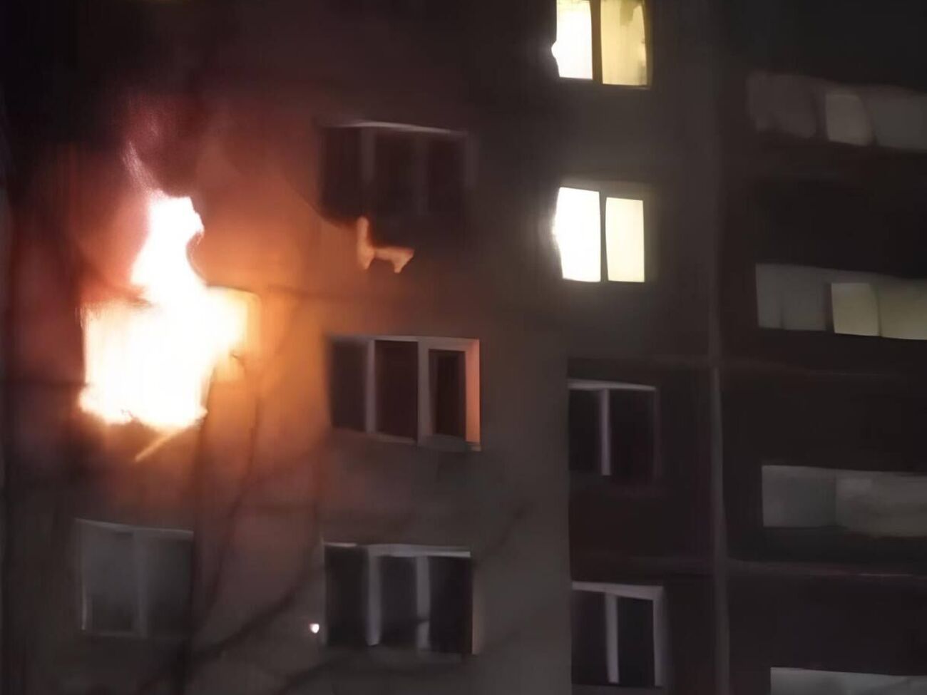 В городе зафиксированы взрывы и пожар