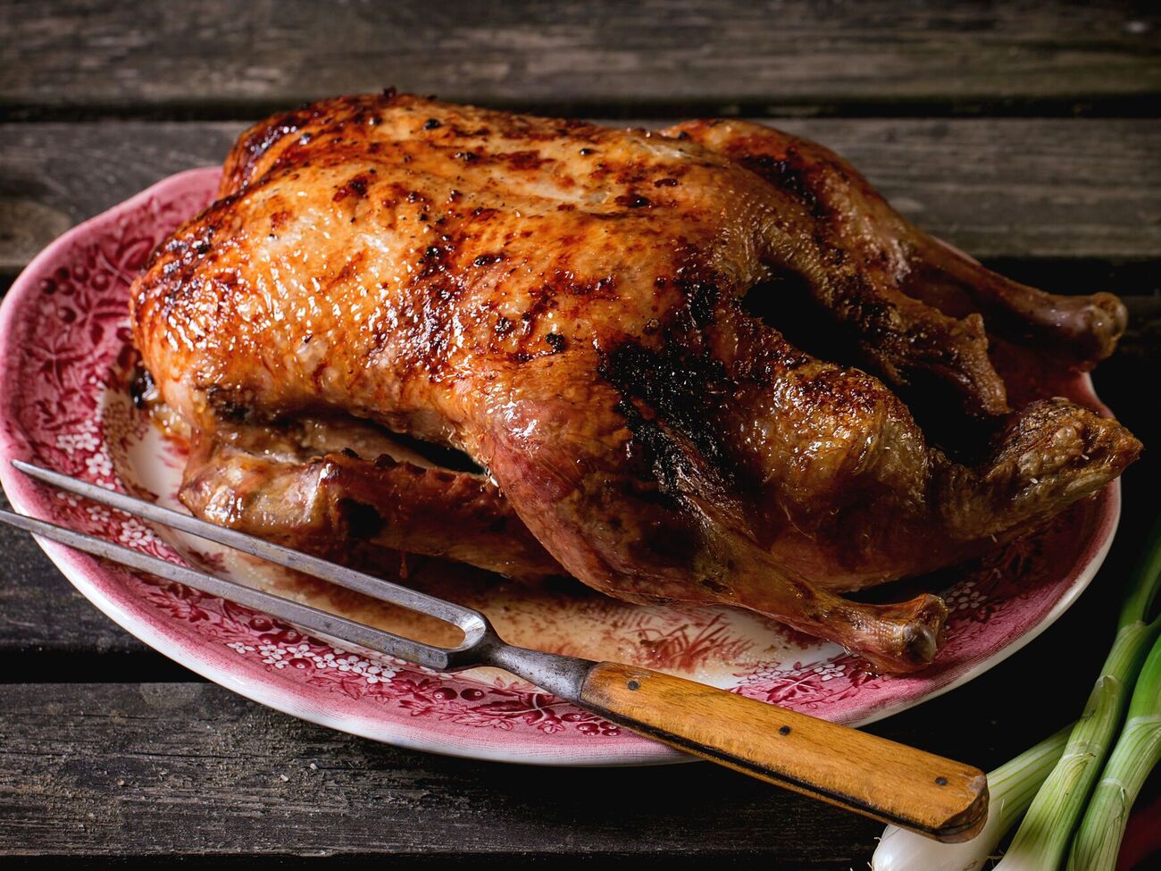 Для блюда понадобятся восемь яблок и три луковицы