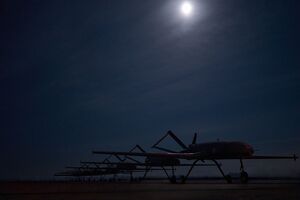 Силы обороны Украины бьют по нефтеперерабатывающей отрасли РФ, отметил Сырский