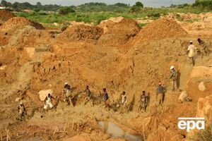 Государственная зарплата не сравнится с потенциальным заработком от золота, хотя он и невелик