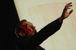 Рудинский в этом спектакле исполняет главную голь