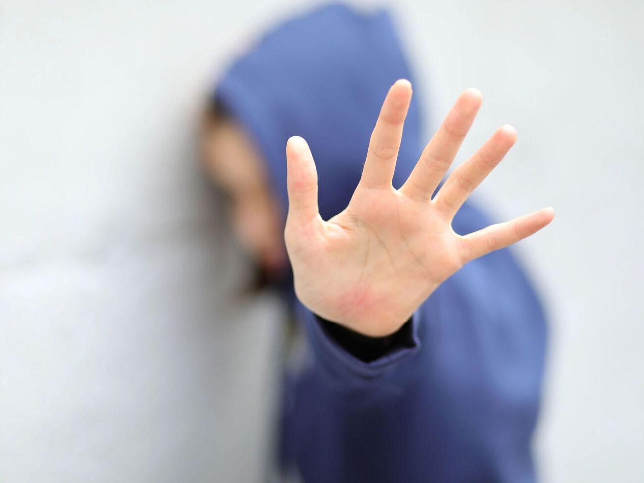 По данным пабликов, девушку избили, потому что она якобы издевалась над животными