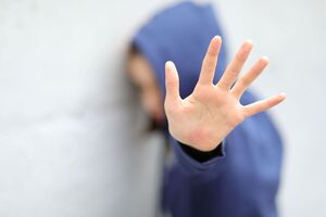 По данным пабликов, девушку избили, потому что она якобы издевалась над животными