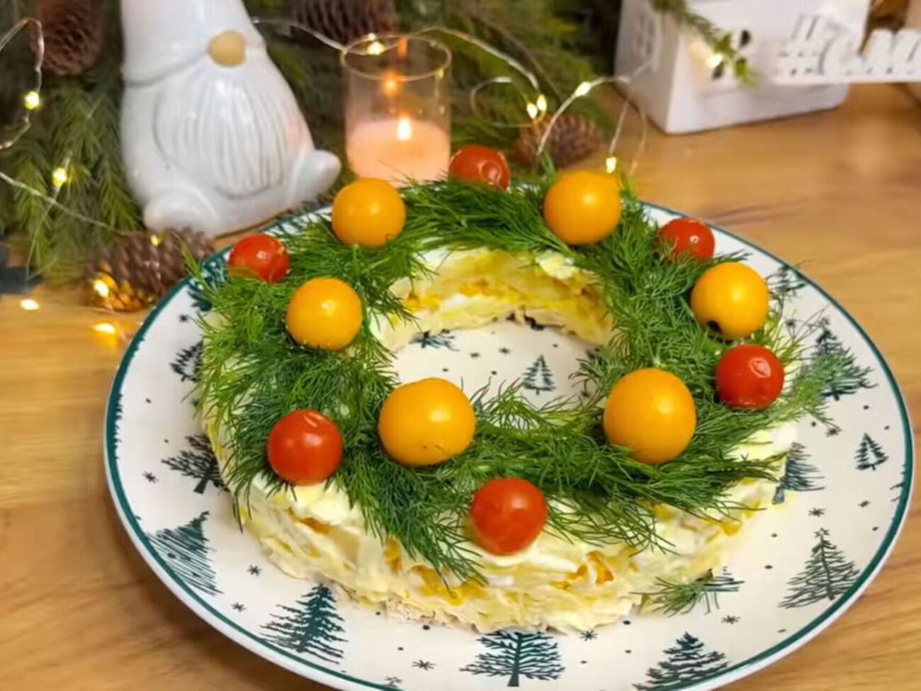 Готовый салат поставьте в холодильник, чтобы он пропитался