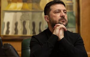 Зеленский отметил, что Украина хочет неповторения войны после прекращения огня, поэтому стремится получить юридически обязывающие гарантии безопасности