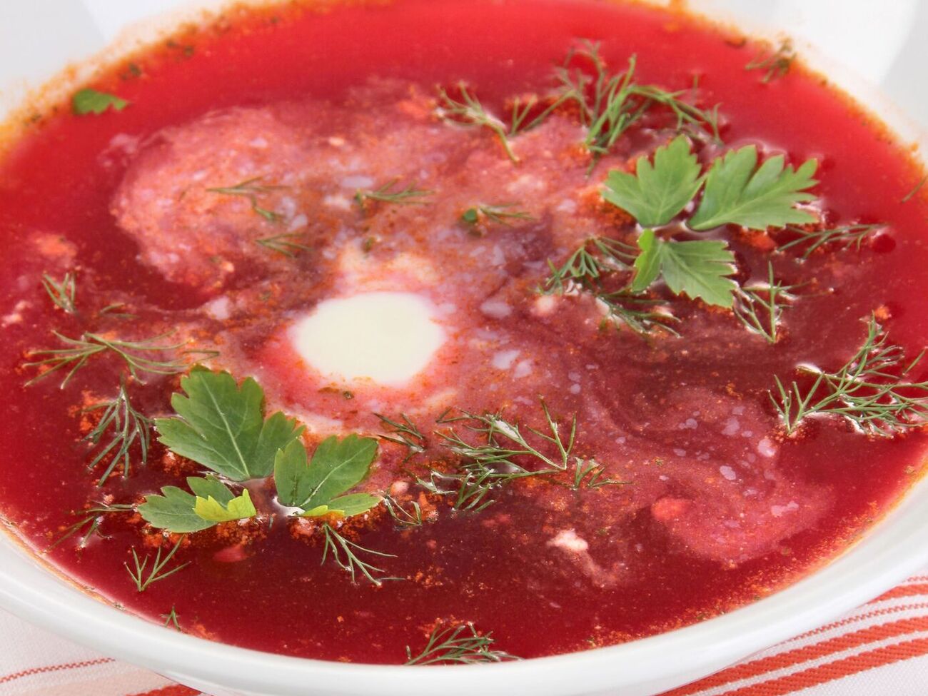 Для заправки понадобится 100 г смородины