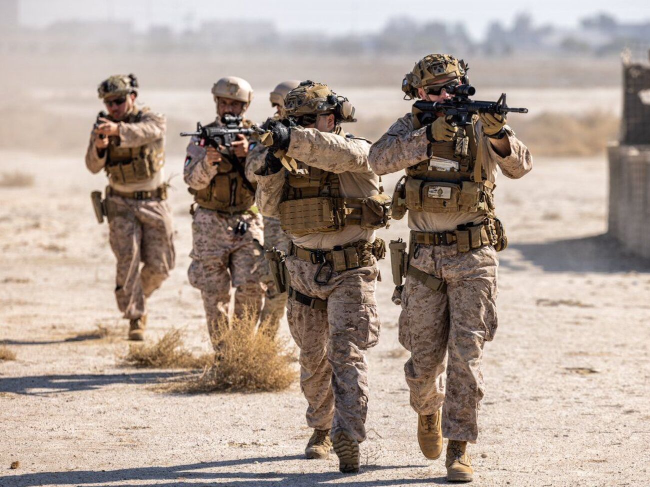 Трое военных США получили ранения