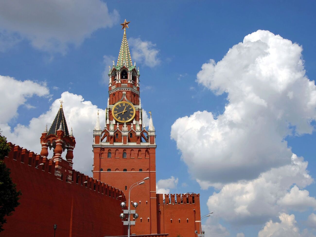 Представник Кремля Ушаков вважає, що Зеленському нібито не вдасться повернути Крим Україні