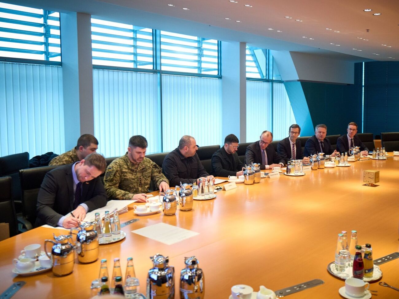 Делегацию Украины на переговорах с США возглавил Зеленский