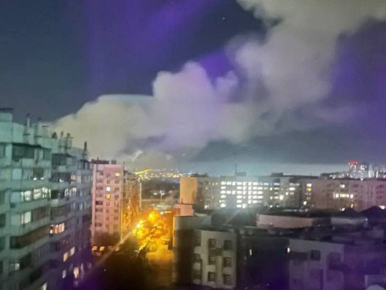 Пізно ввечері 14 грудня в Бєлгороді було чутно вибухи, здійнявся густий дим, повідомили пабліки