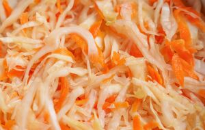 Для салату знадобиться цибулина