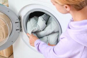 Стирайте одежду на деликатном режиме при температуре до 40 °С